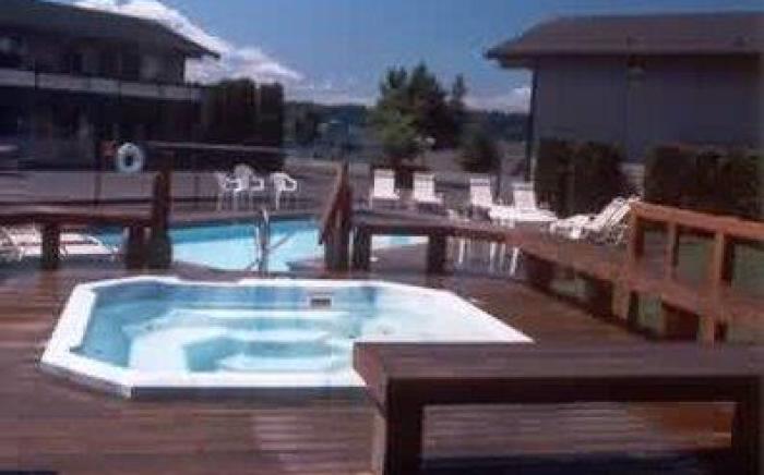 Poulsbo Inn & Suites
