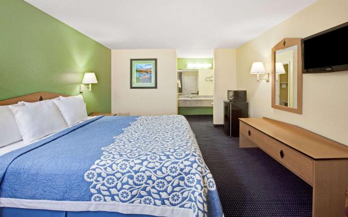 Days Inn by Wyndham Baytown TX