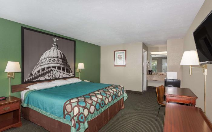 Super 8 By Wyndham Pearl/Jackson/East