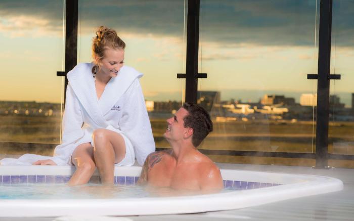 Applause Hotel Calgary Airport by CLIQUE