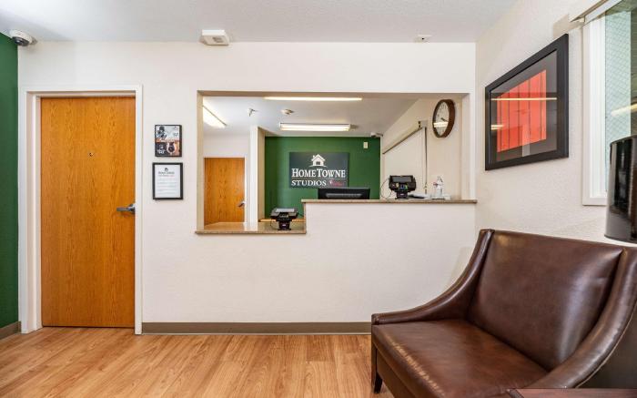 HomeTowne Studios Fresno - West