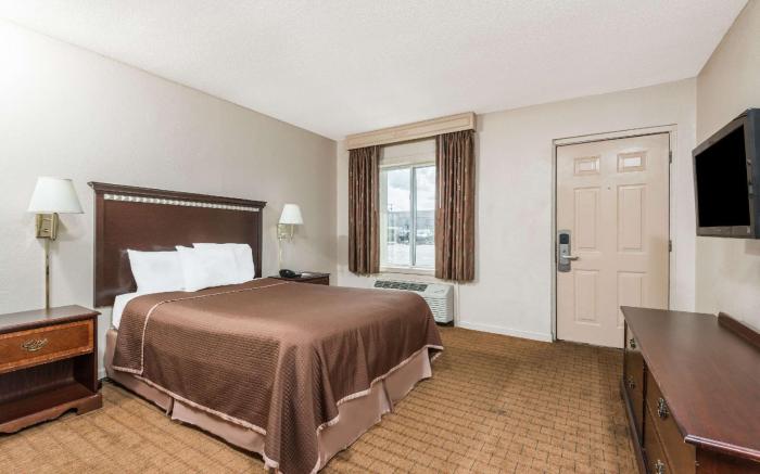 Howard Johnson by Wyndham Springfield