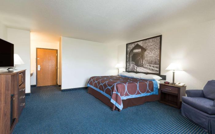 Super 8 By Wyndham Greenfield