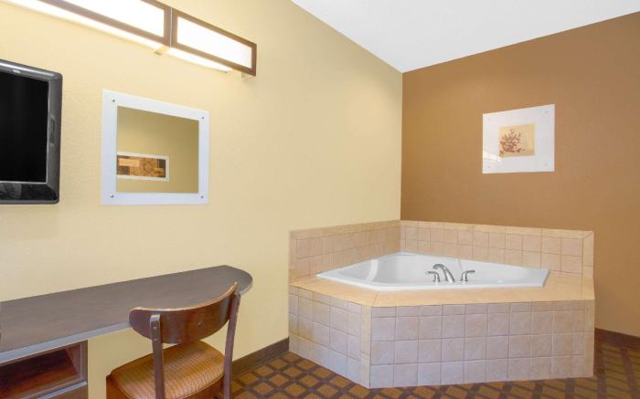 Microtel Inn & Suites by Wyndham Harrisonburg