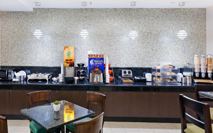 La Quinta Inn & Suites by Wyndham Corpus Christi Airport