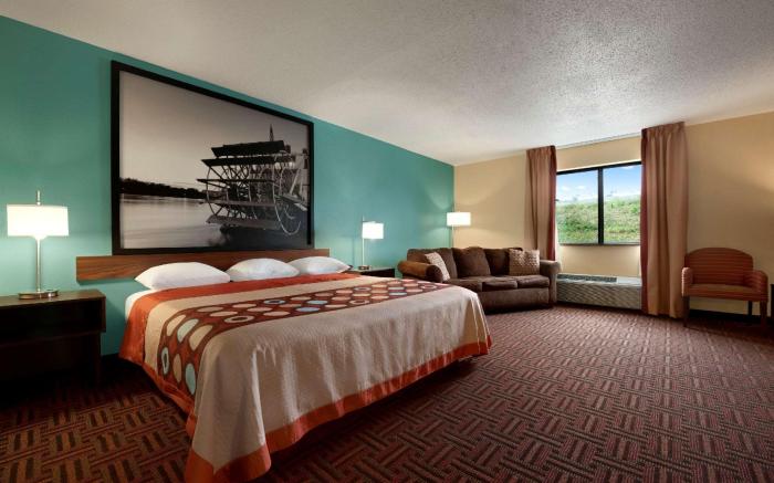 Super 8 By Wyndham Peoria East