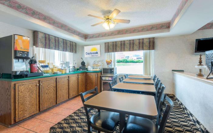 Days Inn by Wyndham Greenville