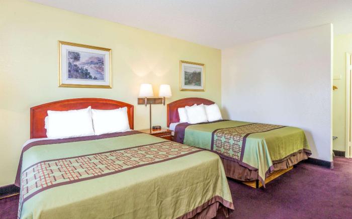 Super 8 By Wyndham Bakersfield/Central