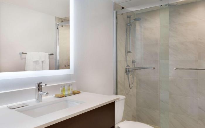 DoubleTree by Hilton Toronto Airport West