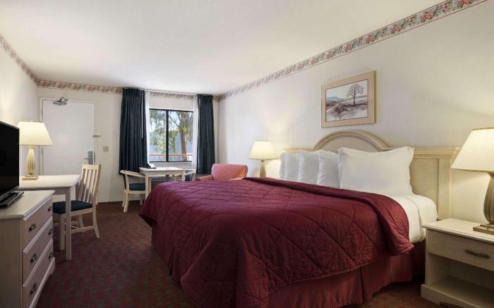 Days Inn by Wyndham Gilroy