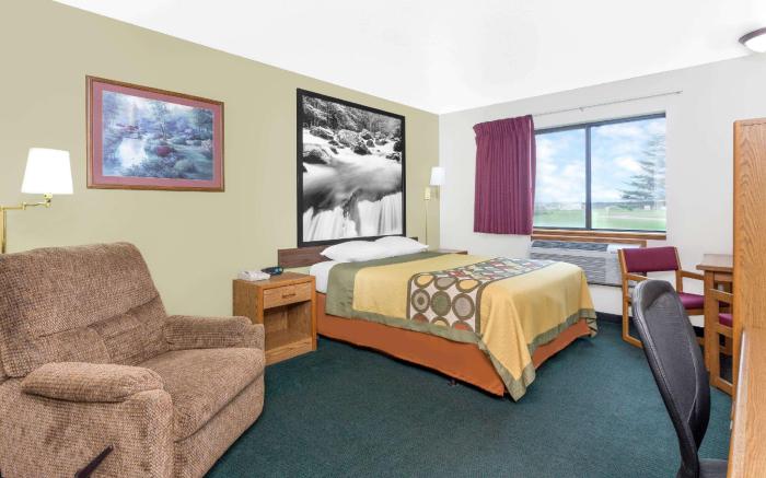 Super 8 By Wyndham Antigo
