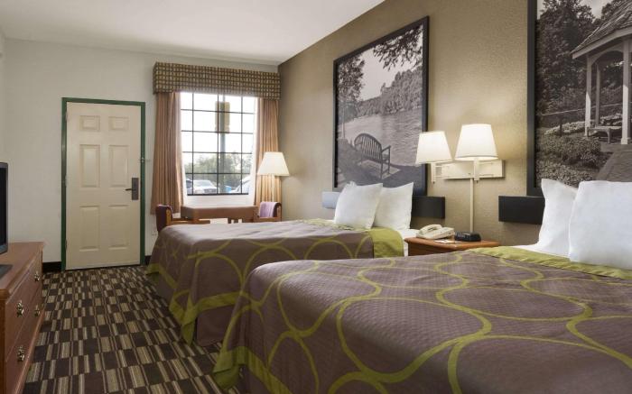 Super 8 By Wyndham Chatsworth/Dalton