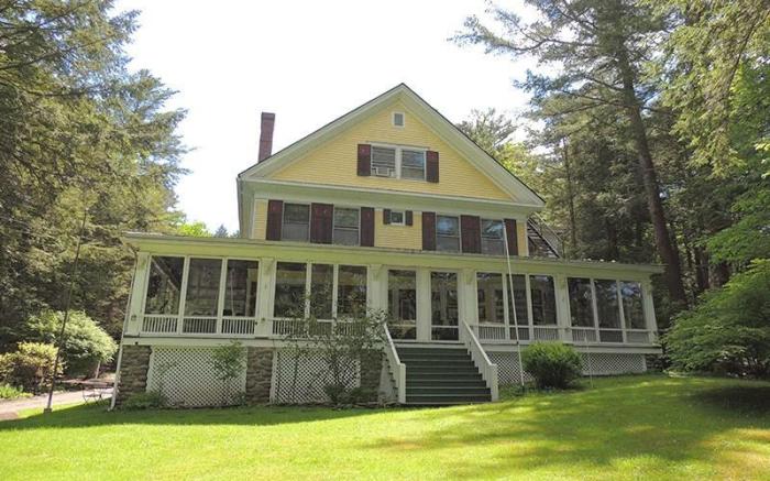 Brookview Manor Inn