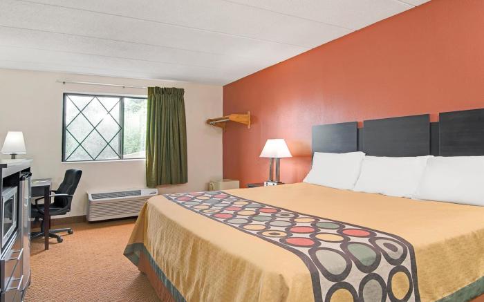 Super 8 by Wyndham Stamford/New York City Area