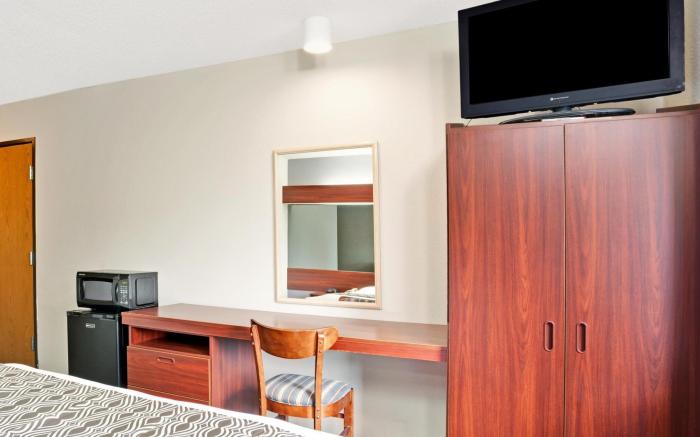 Microtel Inn & Suites by Wyndham Roseville/Detroit Area