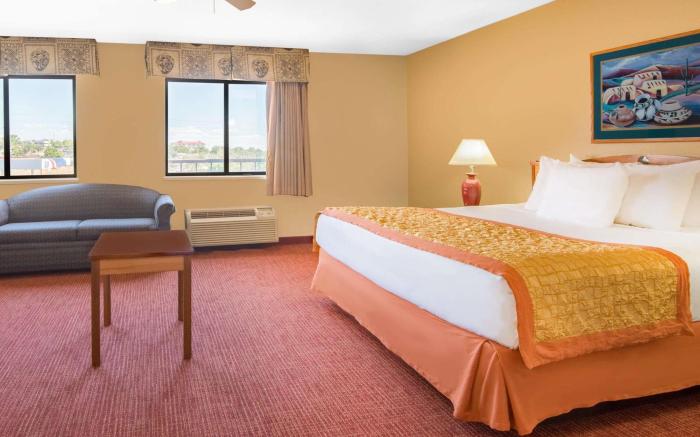 Hawthorn Suites by Wyndham Albuquerque