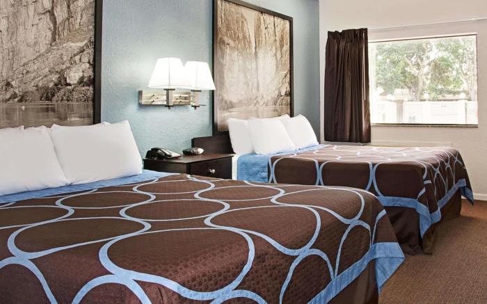 Super 8 by Wyndham Houston/Brookhollow NW