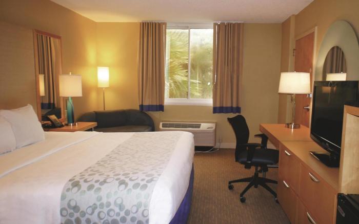 La Quinta Inn & Suites by Wyndham Sarasota Downtown