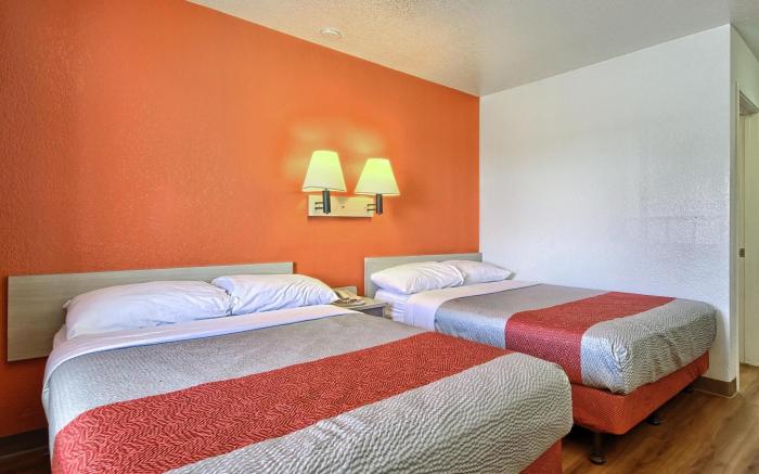 Motel 6-Fresno, CA - Blackstone North