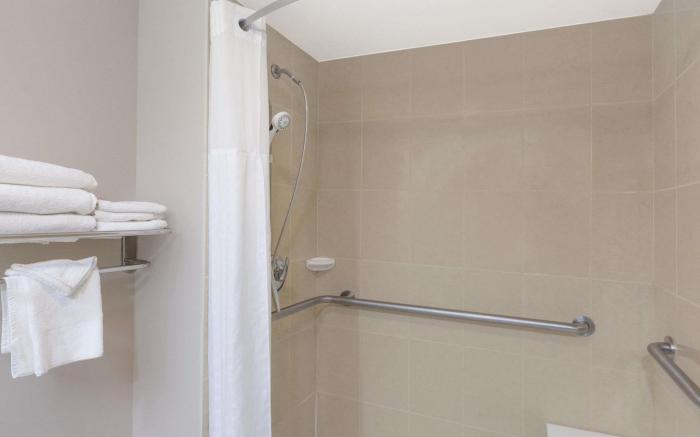 Days Inn by Wyndham Utica