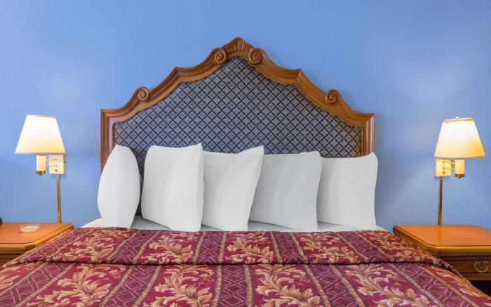 Days Inn by Wyndham San Antonio