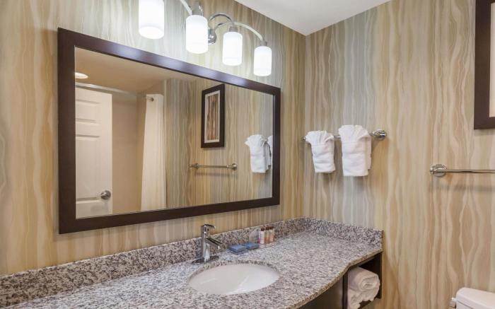 La Quinta Inn & Suites by Wyndham Tulsa Midtown