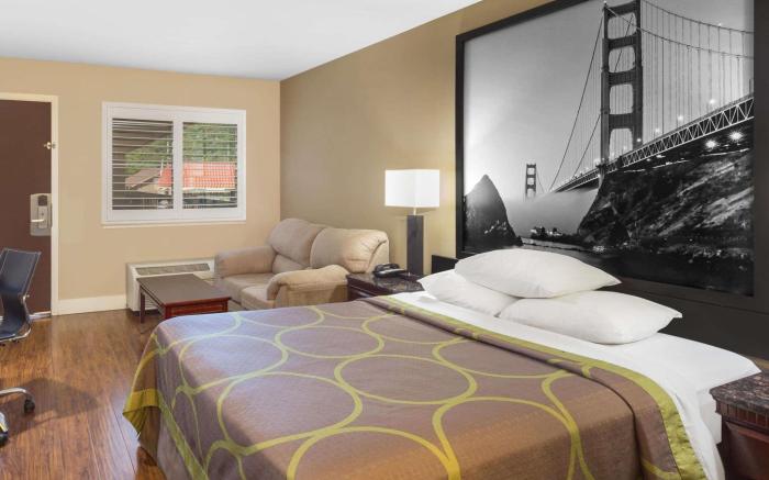 Super 8 By Wyndham Martinez