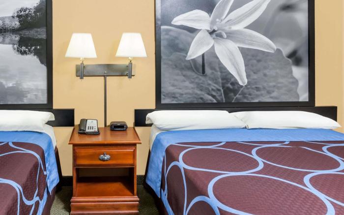Super 8 By Wyndham Pine Bluff