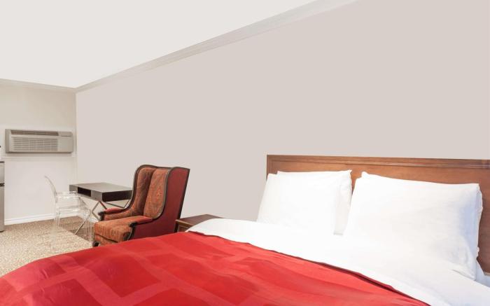 Knights Inn - Kingston ON