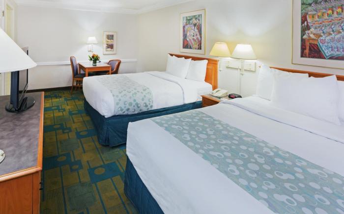 Super 8 by Wyndham Eagle Pass