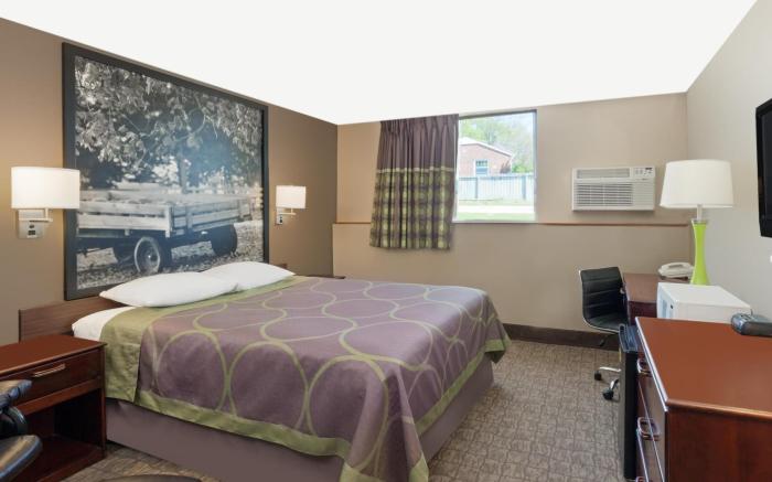 Super 8 By Wyndham Carroll