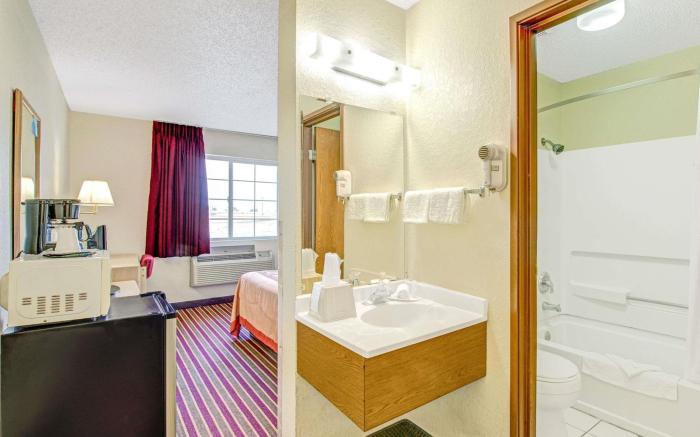 Super 8 By Wyndham San Antonio/Fiesta