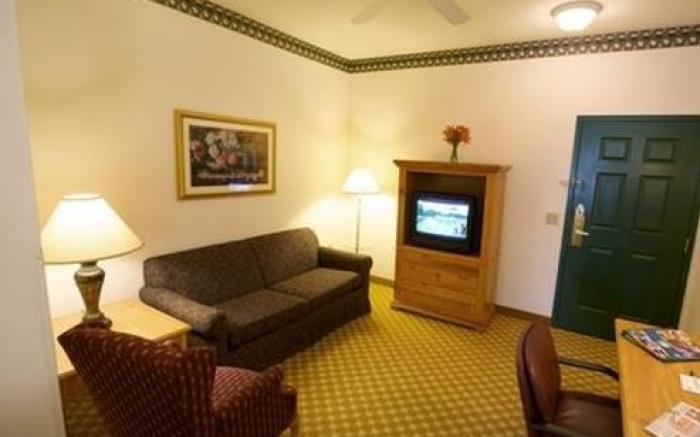 Lancaster Inn & Suites