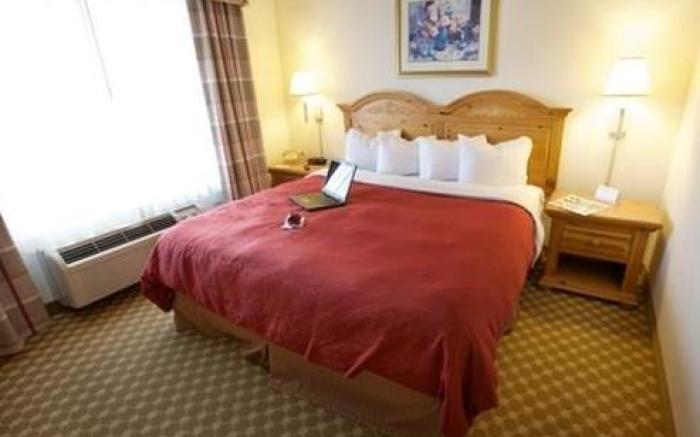 Lancaster Inn & Suites