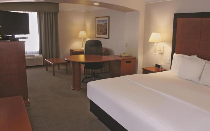 La Quinta Inn & Suites by Wyndham Visalia/Sequoia Gateway