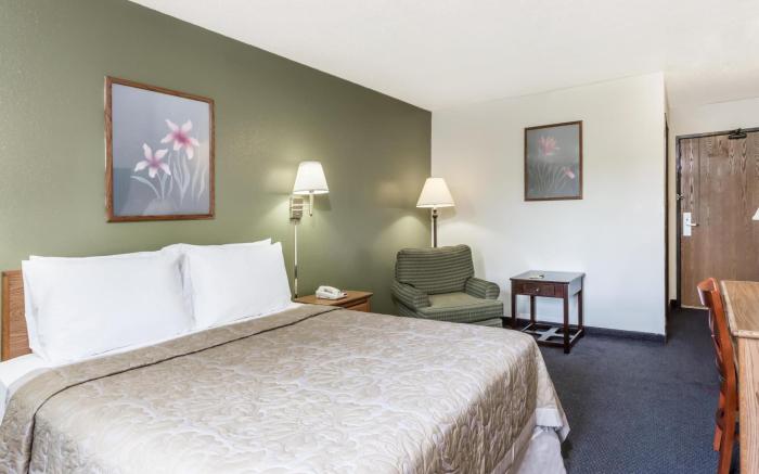 Super 8 By Wyndham Hampton