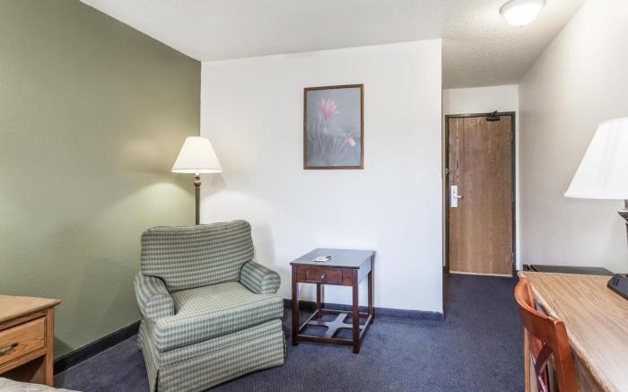 Super 8 By Wyndham Hampton