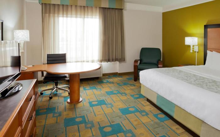 La Quinta Inn & Suites by Wyndham Salt Lake City Airport