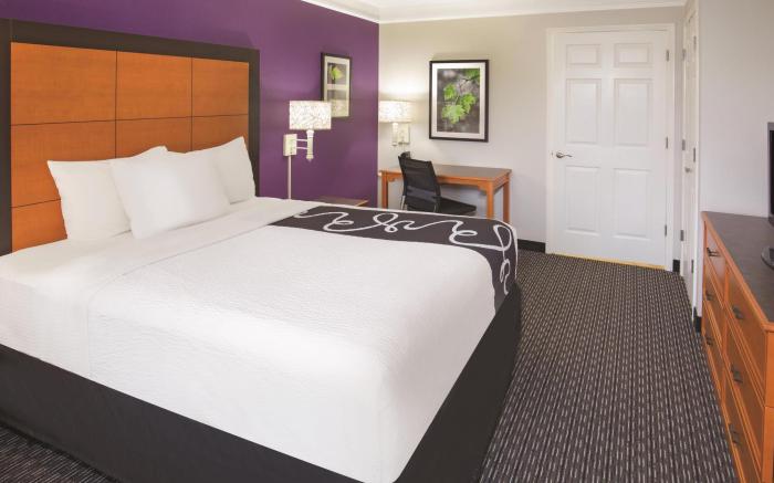 Howard Johnson by Wyndham Sacramento Downtown