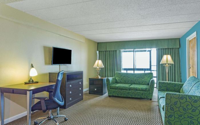 Travelodge by Wyndham Suites Virginia Beach Oceanfront