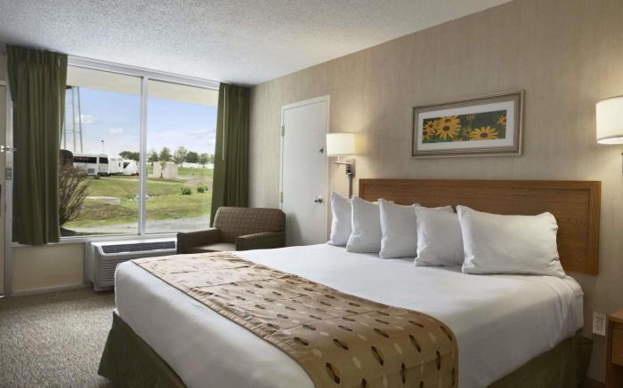 Days Inn by Wyndham Frederick