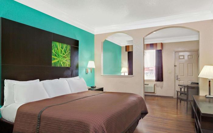 Super 8 By Wyndham Galveston