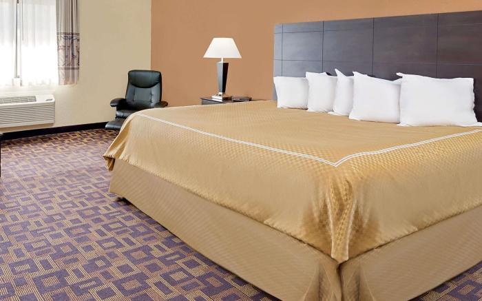 Super 8 By Wyndham Decorah