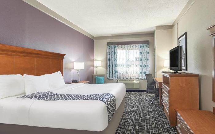La Quinta Inn & Suites by Wyndham Jackson Airport