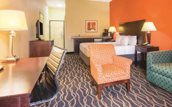 La Quinta Inn & Suites by Wyndham Tulsa Airpt / Expo Square