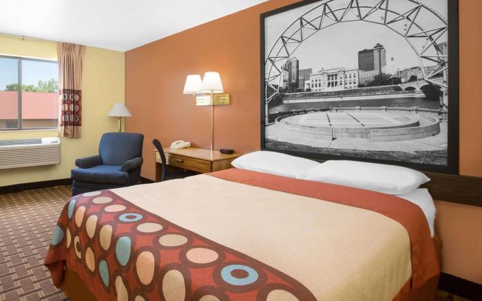 Super 8 By Wyndham Boone