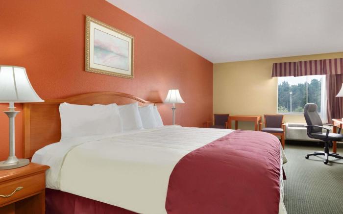 Days Inn by Wyndham Lumberton