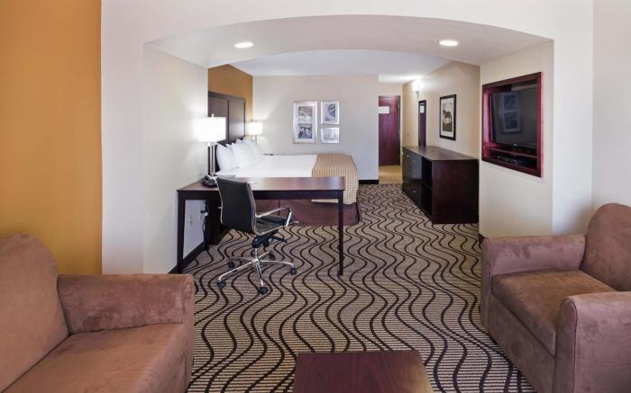 La Quinta Inn & Suites by Wyndham Floresville