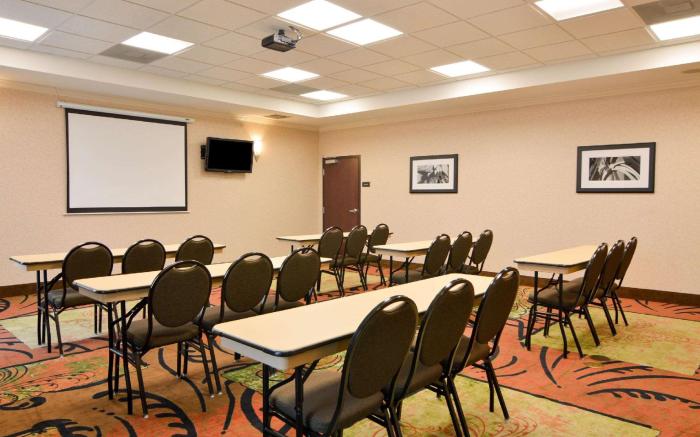 Comfort Inn & Suites Fort Worth - Fossil Creek