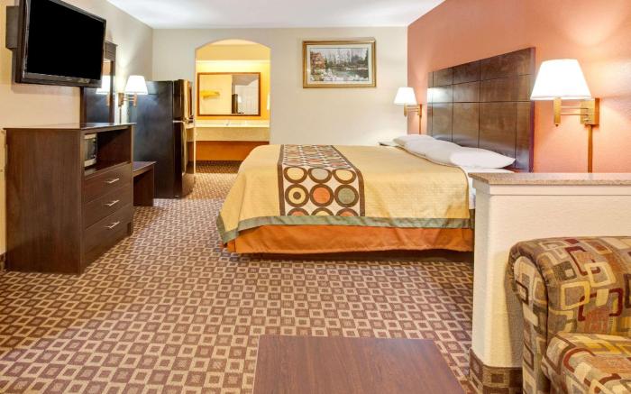 Super 8 by Wyndham Mont Belvieu/Baytown East 